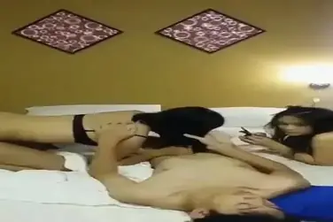 Skandal Kakak Adik Montok Muncrat Bareng